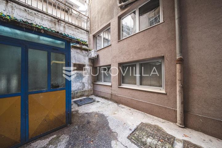 Zagreb, Centar, Draškovićeva, dvoetažan trosoban stan površine 85 m² strogi centar grada
