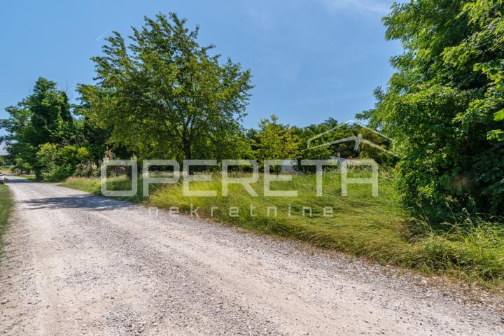 Istra, Poreč-Investicijsko zemljište za 8 stambenih zgrada – izvrsna lokacija