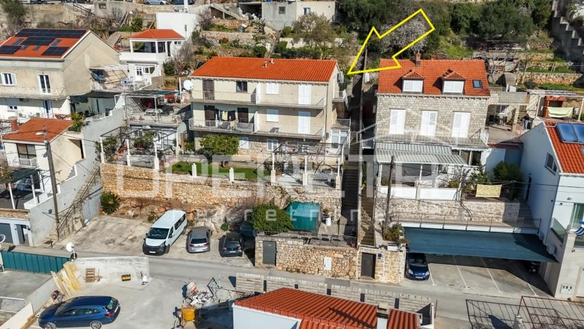 Dubrovnik: kuća s pogledom na more i parcelom od 2.042 m2