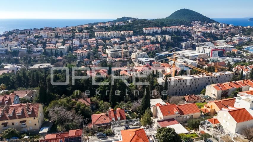 Dubrovnik: kuća s pogledom na more i parcelom od 2.042 m2