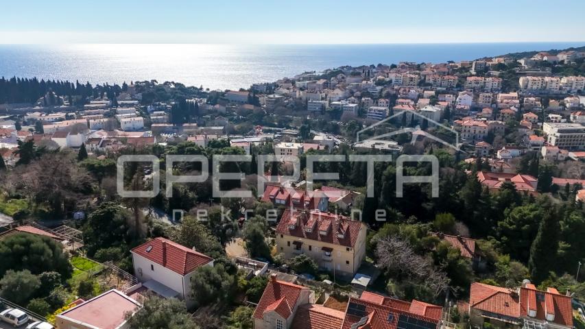 Dubrovnik: kuća s pogledom na more i parcelom od 2.042 m2