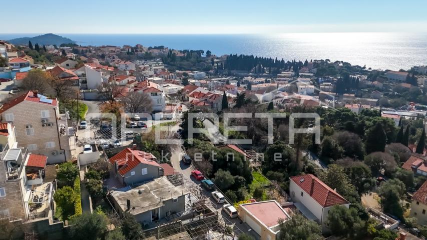 Dubrovnik: kuća s pogledom na more i parcelom od 2.042 m2