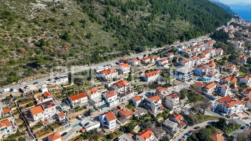Dubrovnik: kuća s pogledom na more i parcelom od 2.042 m2