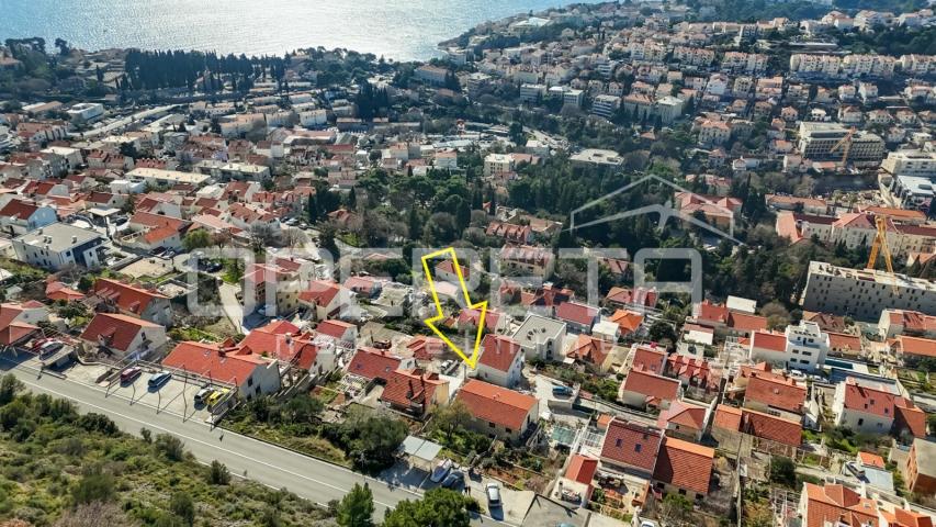 Dubrovnik: kuća s pogledom na more i parcelom od 2.042 m2