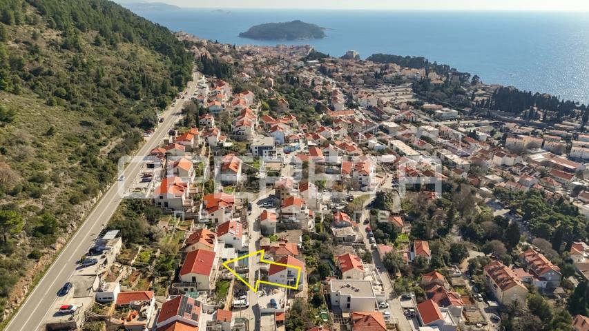 Dubrovnik: kuća s pogledom na more i parcelom od 2.042 m2