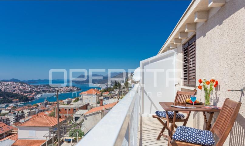 Dubrovnik: kuća s pogledom na more i parcelom od 2.042 m2