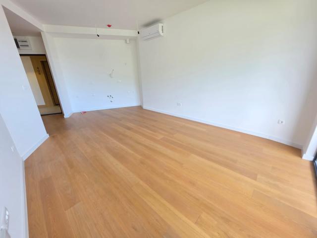 Jednosoban stan 54m2 sa pogledom na more u novom stambenom kompleksu sa bazenom, Becici