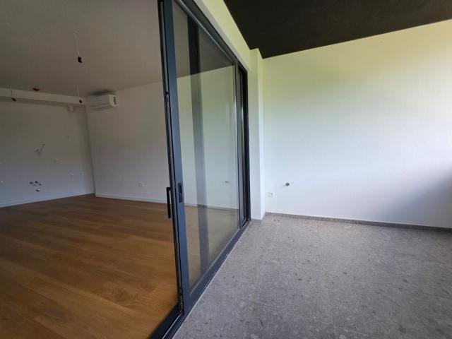 Jednosoban stan 54m2 sa pogledom na more u novom stambenom kompleksu sa bazenom, Becici