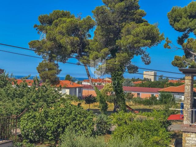 Istra, Umag- prekrasna kuća s bazenom na odličnoj lokaciji!