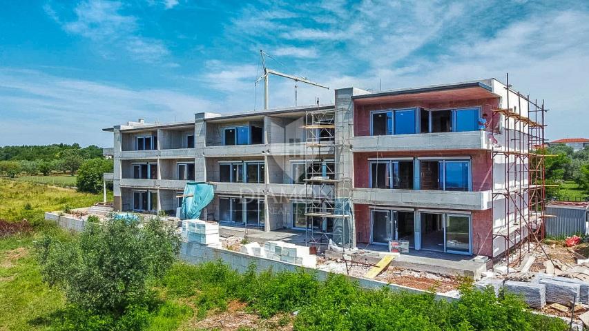 Savudrija, okolica - moderna kuća 1. red do mora!