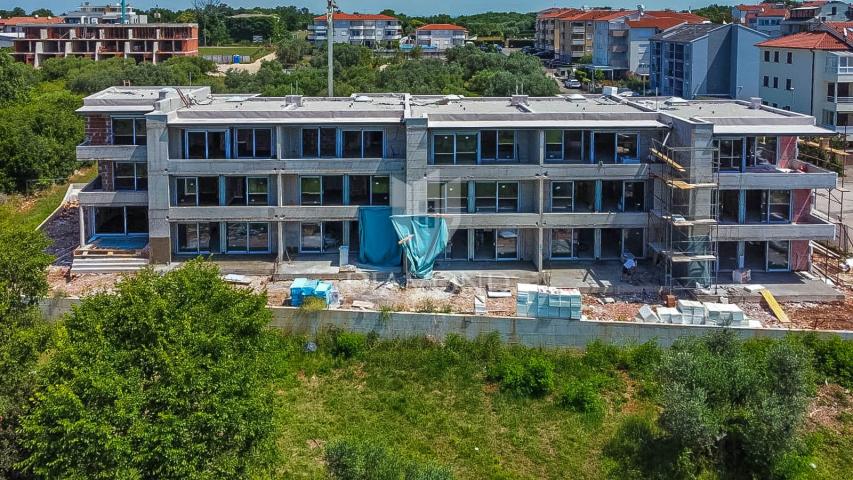 Savudrija, okolica - moderna kuća 1. red do mora!