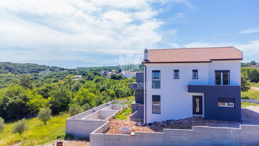 Ekskluzivno! Buje, okolica! Kuća s bazenom u izgradnji!