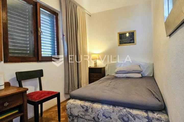 Trogir, stan 59,2 m² s prekrasnim pogledom, od mora i plaže 50 m