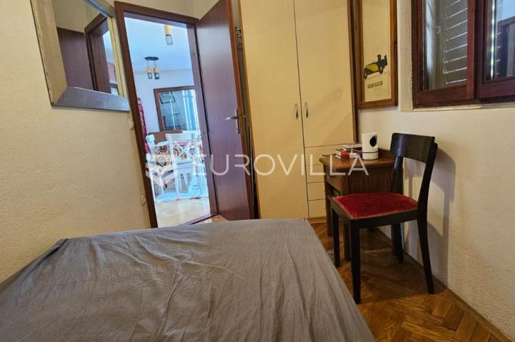 Trogir, stan 59,2 m² s prekrasnim pogledom, od mora i plaže 50 m