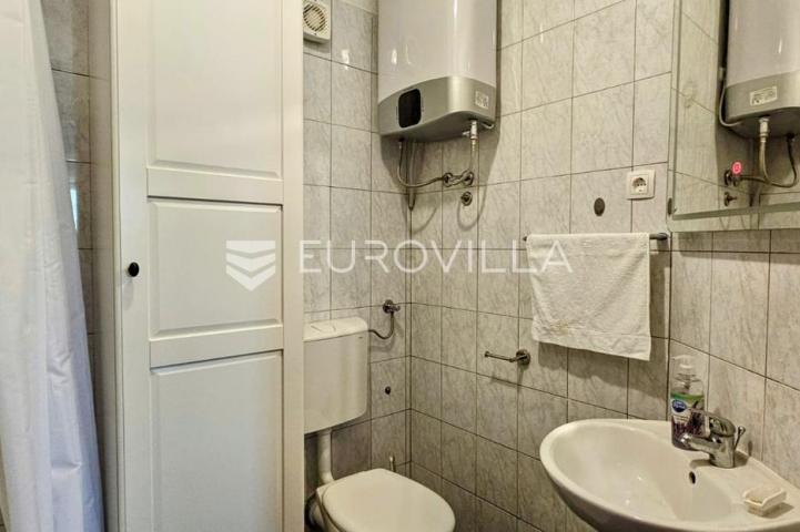 Trogir, stan 59,2 m² s prekrasnim pogledom, od mora i plaže 50 m