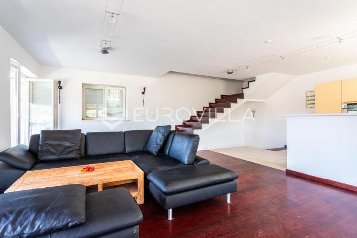 Marina, Vinišće, samostojeća kuća s prostranim terasama i pogledom na more