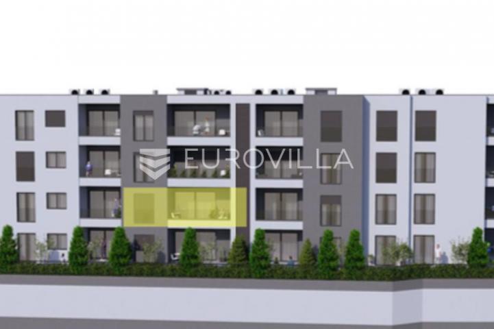 Omiška rivijera, dvosoban stan s balkonom i pogledom na more u novogradnji