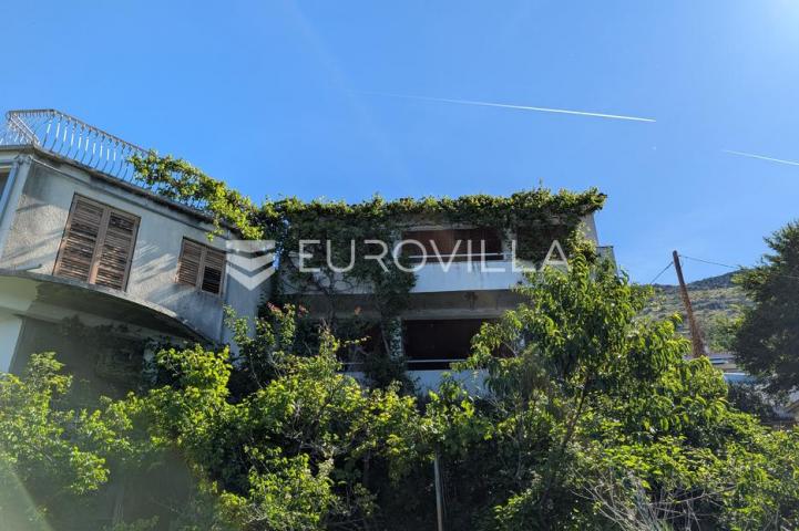 Gornja Podstrana, legalizirana kuća u bloku ukupne bruto površine 331 m²