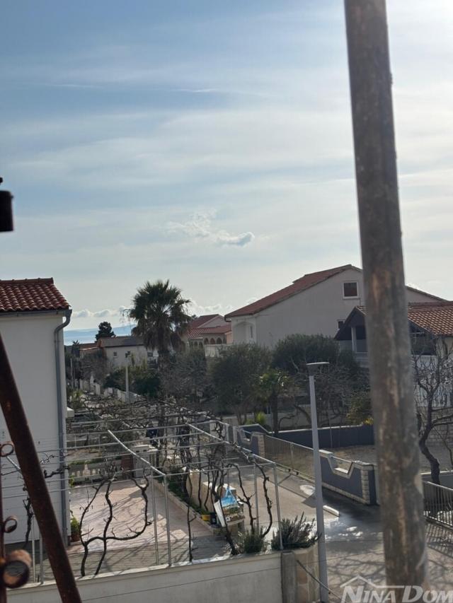 Južna strana otoka Vira, novogradnja vila s bazenom