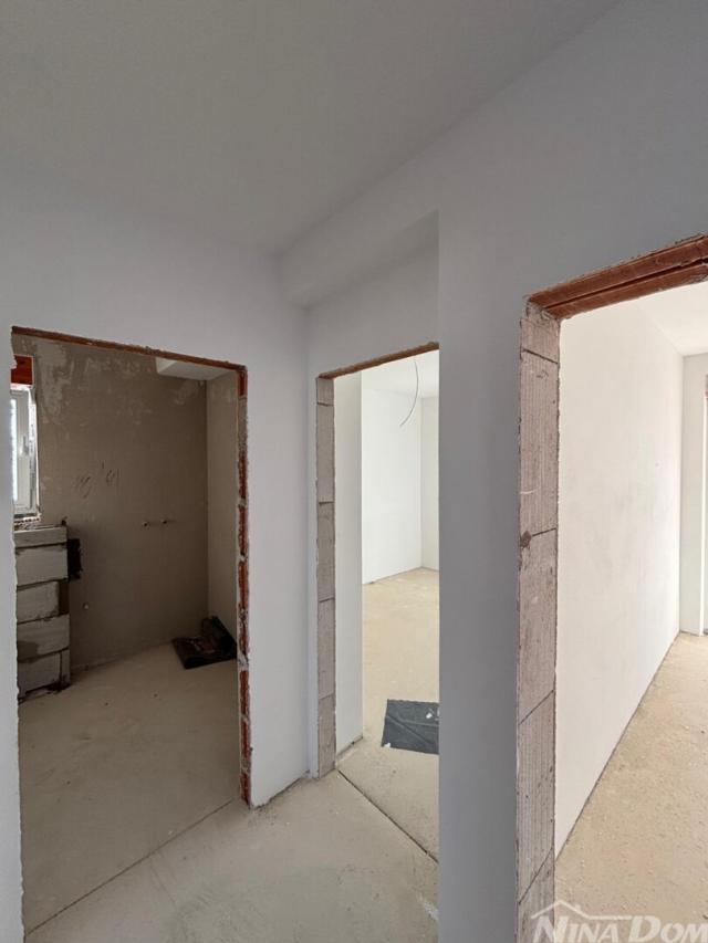 Južna strana otoka Vira, novogradnja vila s bazenom