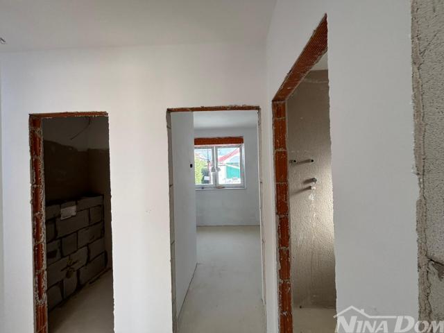 Južna strana otoka Vira, novogradnja vila s bazenom