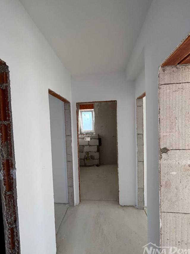 Južna strana otoka Vira, novogradnja vila s bazenom
