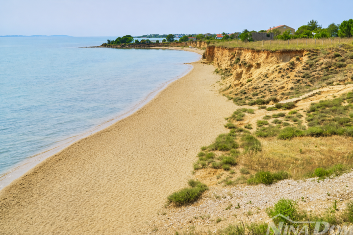 GRAĐEVINSKO ZEMLJIŠTE- PRIVLAKA DALMACIJA- 110 m OD MORA