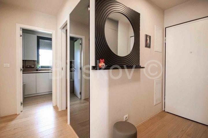 Split, Žnjan prodaja stan 76,50 m2 + 2 parkinga