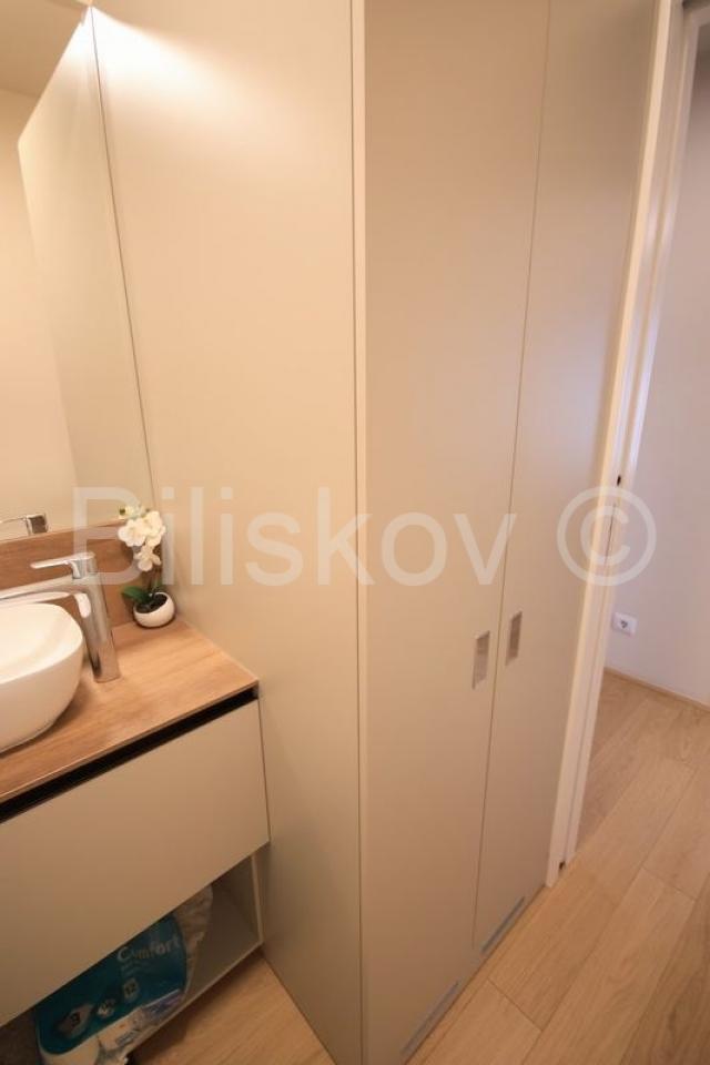 Split, Žnjan prodaja stan 76,50 m2 + 2 parkinga