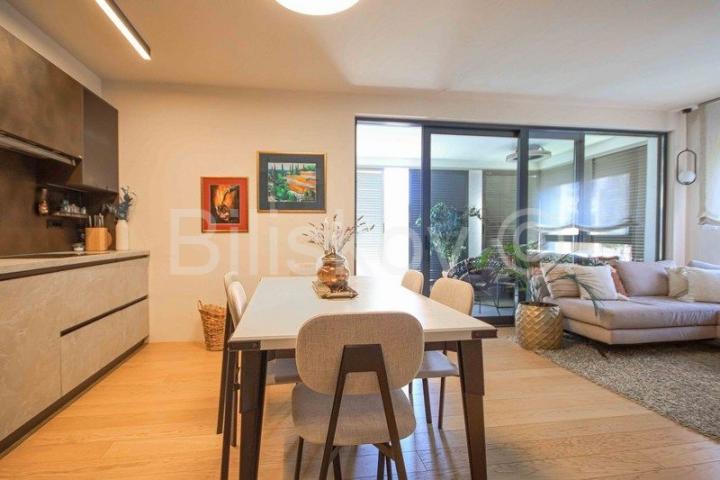 Split, Žnjan prodaja stan 76,50 m2 + 2 parkinga