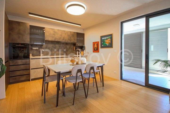 Split, Žnjan prodaja stan 76,50 m2 + 2 parkinga