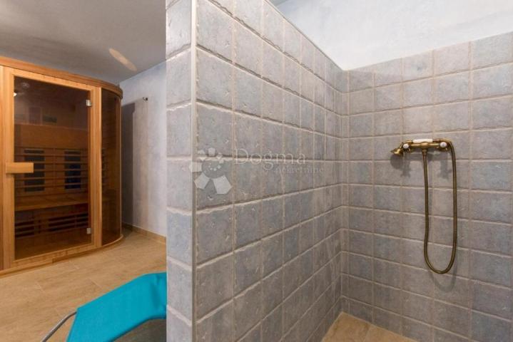 OTOK KRK, VILA ZA ODMOR SA BAZENOM, SAUNOM I TERETANOM