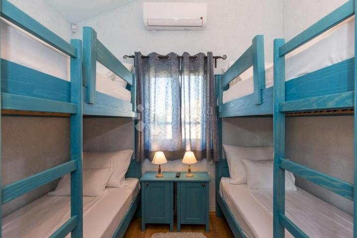 OTOK KRK, VILA ZA ODMOR SA BAZENOM, SAUNOM I TERETANOM
