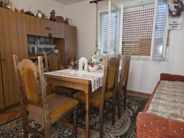 Topao obiteljski dom s vrtom i voćnjakom
