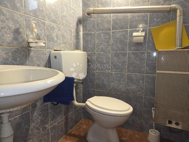 Topao obiteljski dom s vrtom i voćnjakom