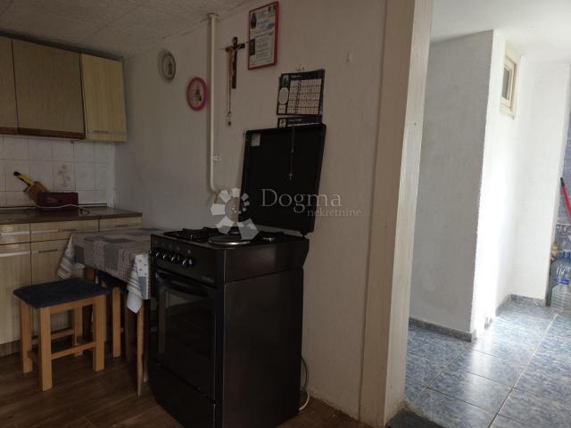 Topao obiteljski dom s vrtom i voćnjakom