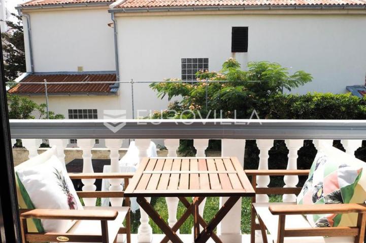Zadar, Pag, kuća s apartmanima i pogledom na more