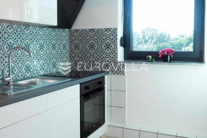 Zadar, Pag, kuća s apartmanima i pogledom na more