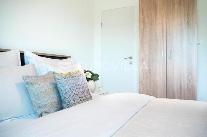 Zadar, Pag, kuća s apartmanima i pogledom na more