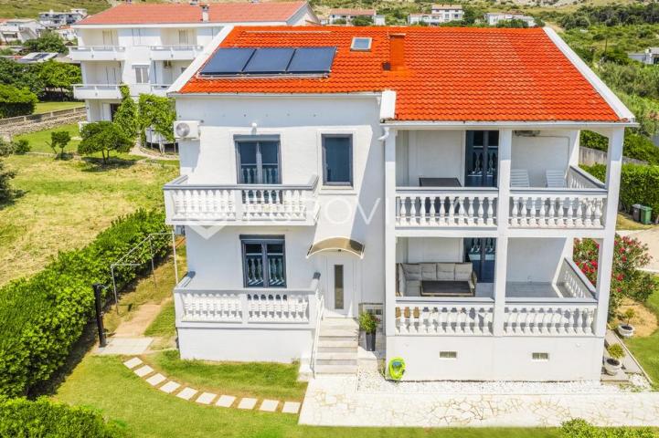 Zadar, Pag, kuća s apartmanima i pogledom na more