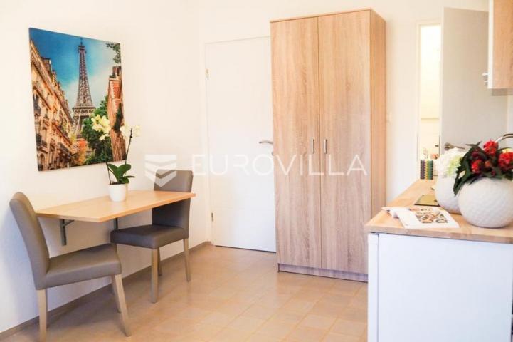Zadar, Pag, kuća s apartmanima i pogledom na more