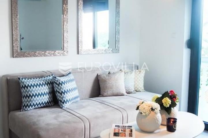 Zadar, Pag, kuća s apartmanima i pogledom na more