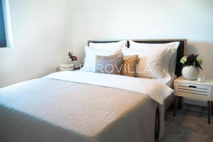 Zadar, Pag, kuća s apartmanima i pogledom na more