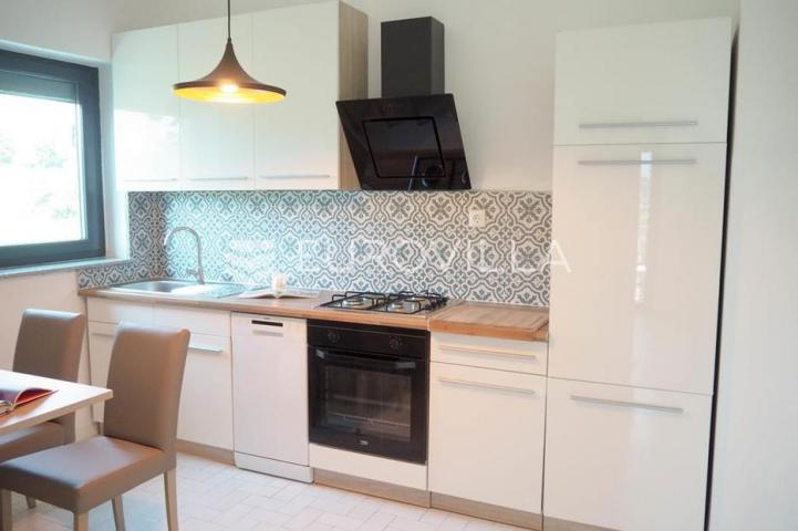 Zadar, Pag, kuća s apartmanima i pogledom na more