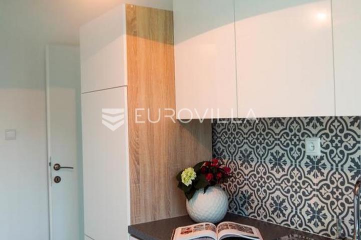 Zadar, Pag, kuća s apartmanima i pogledom na more