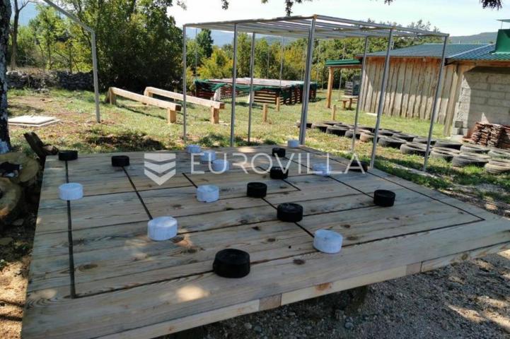 Gračac, lijepo imanje u prirodi sa četiri kamene kuće i brojnim sadržajima