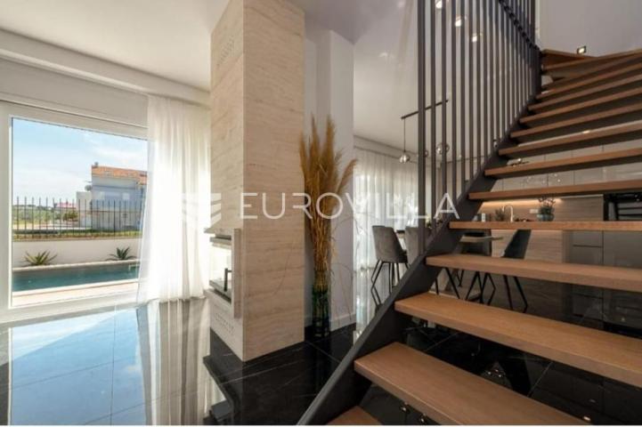 Zadar, Privlaka Luksuzna dizajnerska vila s bazenom neto korisne površine 134,83 m²