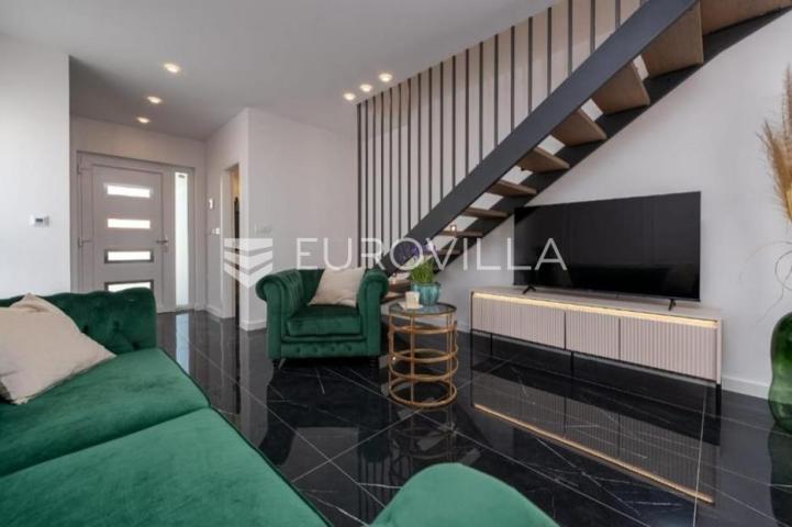 Zadar, Privlaka Luksuzna dizajnerska vila s bazenom neto korisne površine 134,83 m²