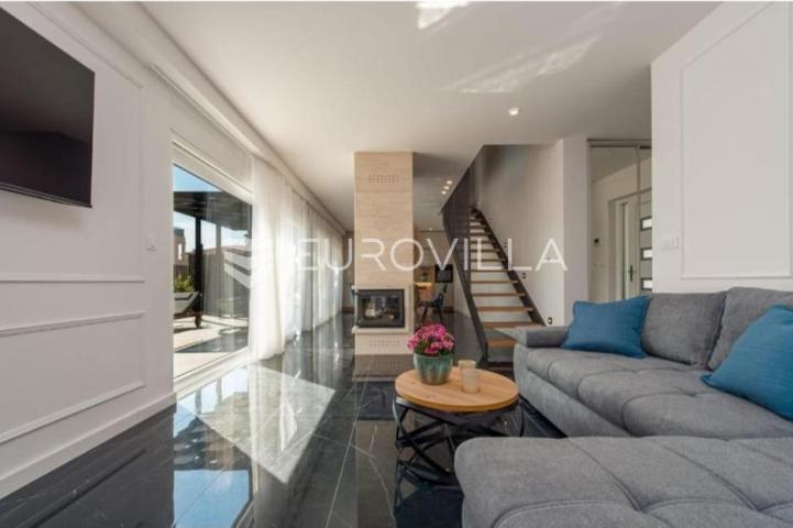 Zadar, Privlaka Luksuzna dizajnerska vila s bazenom neto korisne površine 134,83 m²