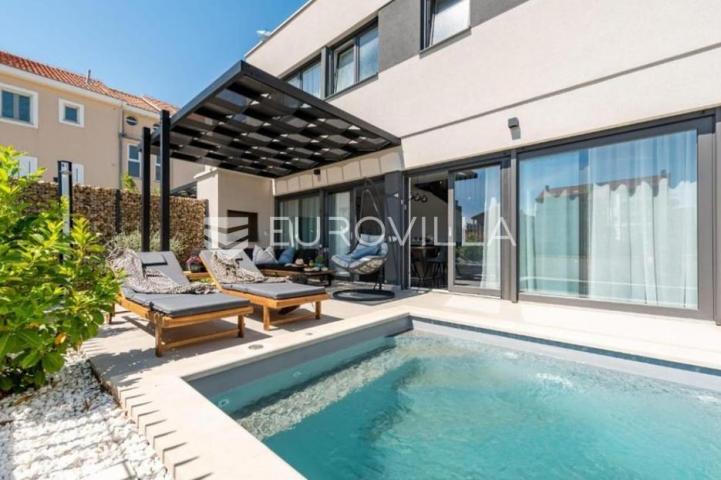 Zadar, Privlaka Luksuzna dizajnerska vila s bazenom neto korisne površine 134,83 m²